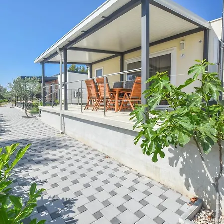 Casa de Férias Mobile Kastanjola Biograd Na Moru