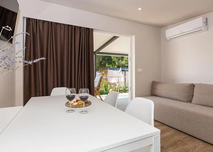 Mobile Kastanjola Feriehus Biograd Na Moru